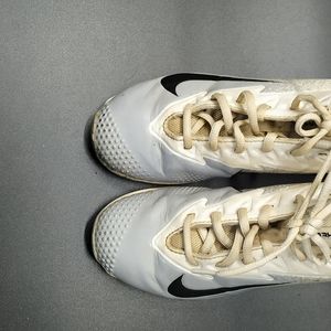 NIKE Fastflex BSBL Vapor size 4Y us &3.5uk. Please see pictures and ask question